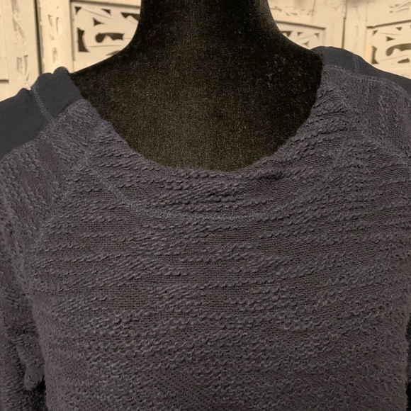SAKS FIFTH AVENUE DARLING DARK NAVY BLUE TEXTURED LONG SLEEVE SWEATER TOP - Picture 3 of 9